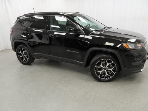 Used 2025 Jeep Compass Limited AWD/4WD image 6