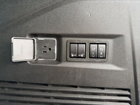 Used 2021 Chevrolet Tahoe LT w/ LT Signature Package image 10