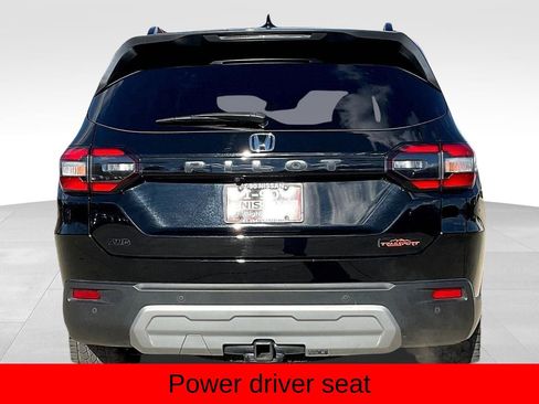 Used 2025 Honda Pilot TrailSport image 4