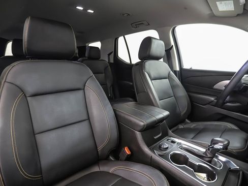 Used 2021 Chevrolet Traverse LT image 35