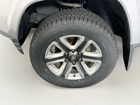 Used 2018 Toyota Tacoma Limited AWD/4WD image 11