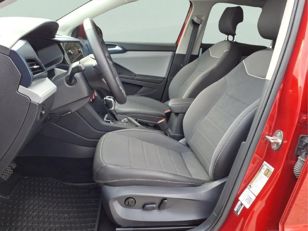 Used 2024 Volkswagen Taos SE w/ MDO Package FWD image 12
