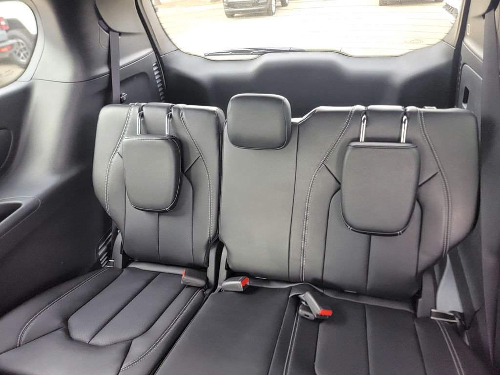 New 2025 Chrysler Pacifica Select w/ Fav Edition Package FWD image 10