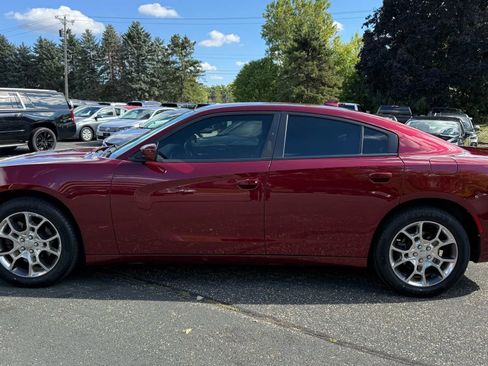 Used 2017 Dodge Charger SXT w/ AWD Plus Group image 2