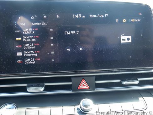 Used 2025 Hyundai Elantra Limited FWD image 18