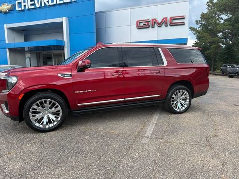Used 2021 GMC Yukon XL Denali w/ Denali Premium Package RWD image 2
