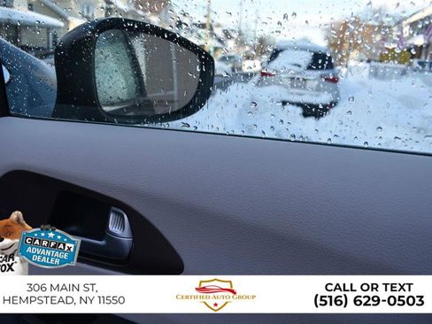 Used 2024 Chrysler Voyager LX image 22