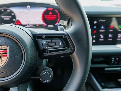 Certified 2025 Porsche Cayenne image 16