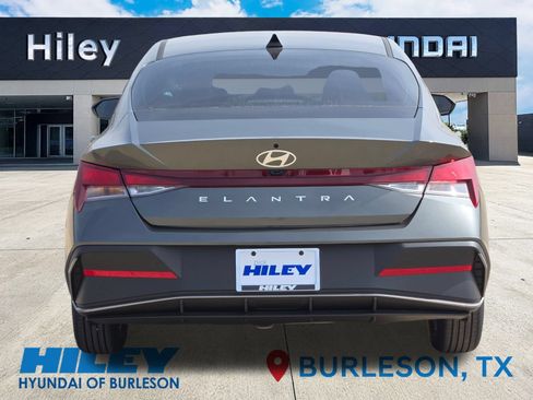 Certified 2026 Hyundai Elantra SE FWD image 5
