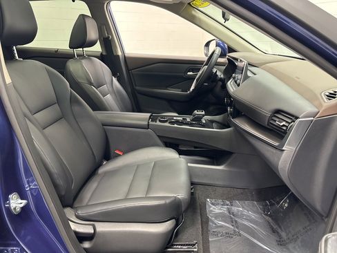 Used 2023 Nissan Rogue SV w/ SV Premium Package image 11