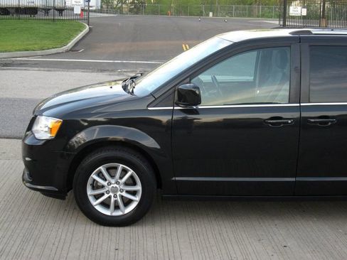 Used 2018 Dodge Grand Caravan SXT FWD image 7