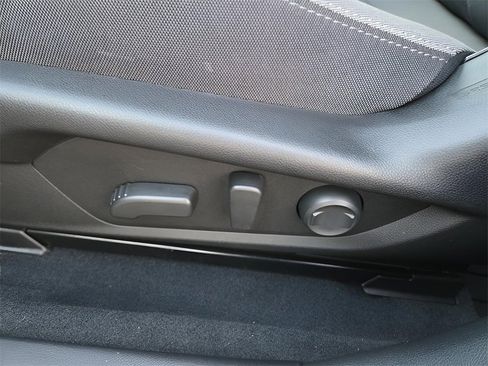 Certified 2025 Subaru Crosstrek 2.0i Premium image 28