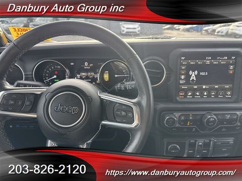 Used 2023 Jeep Wrangler Unlimited Sahara w/ Cold Weather Group AWD/4WD image 10