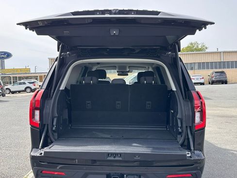 Used 2025 Ford Expedition Active RWD image 42