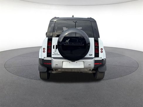 Used 2023 Land Rover Defender 110 S image 4