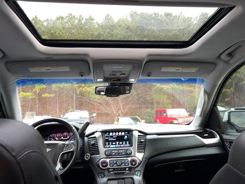 Used 2019 Chevrolet Suburban LT image 27