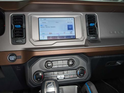 Used 2023 Ford Bronco Outer Banks AWD/4WD image 33