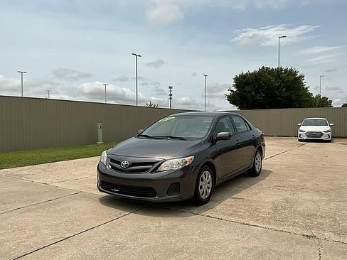 Used 2011 Toyota Corolla LE FWD image 1