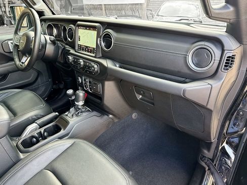 Used 2022 Jeep Wrangler Unlimited Sahara w/ Cold Weather Group AWD/4WD image 34