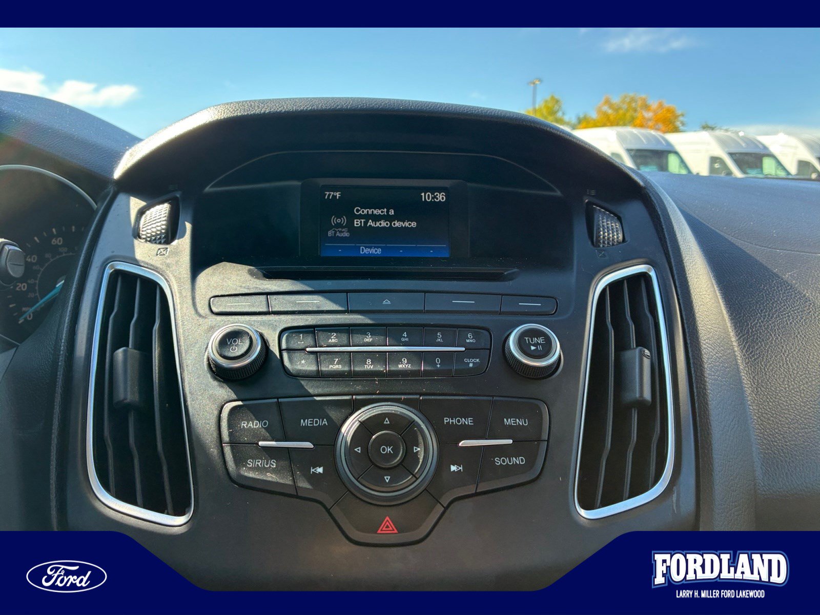 Used 2016 Ford Focus SE w/ Equipment Group 201A FWD image 12