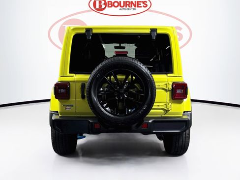 Used 2023 Jeep Wrangler Unlimited Sahara w/ Cold Weather Group AWD/4WD image 10