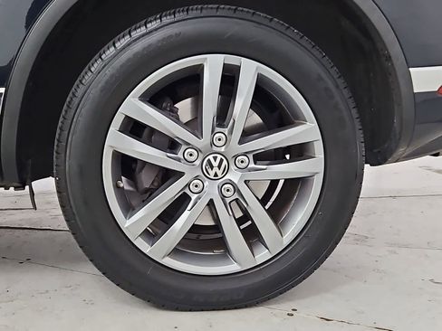 Used 2015 Volkswagen Touareg TDI AWD/4WD image 13