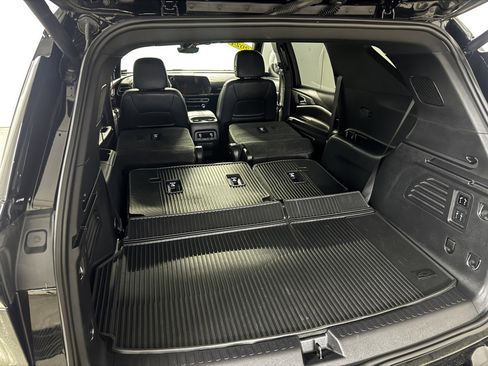 Used 2024 Chevrolet Traverse RS w/ LPO, Floor Liner Package AWD/4WD image 82