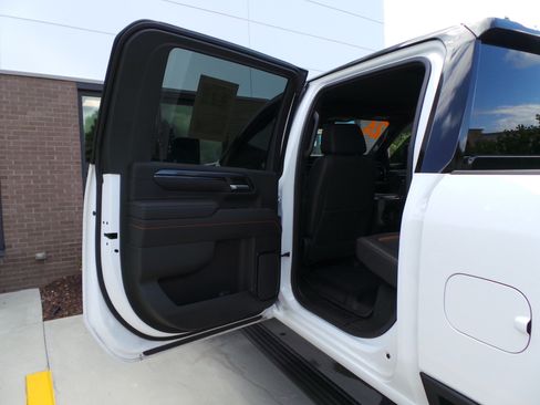 Used 2024 GMC Sierra 2500 AT4 w/ AT4 Premium Plus Package AWD/4WD image 38