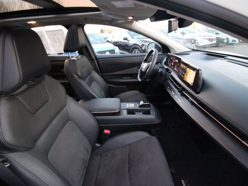 Used 2023 Nissan Ariya FWD image 16