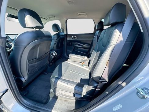 Used 2023 Kia Sorento EX AWD/4WD image 26