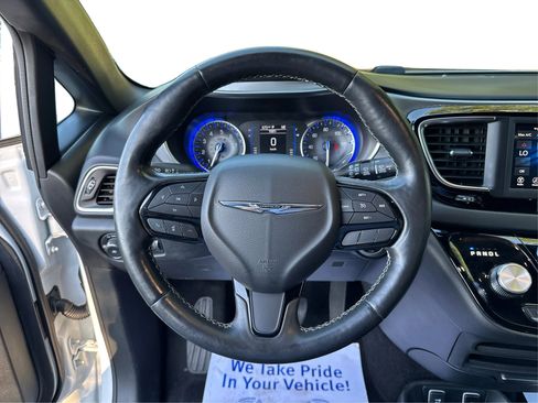 Used 2019 Chrysler Pacifica Touring-L w/ S Appearance Package image 21