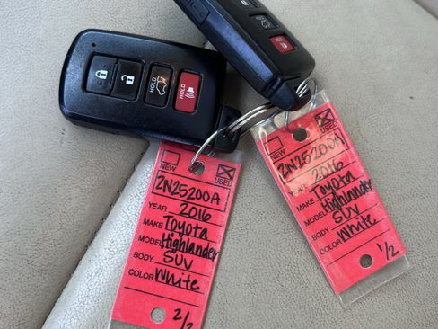 Used 2016 Toyota Highlander XLE FWD image 38