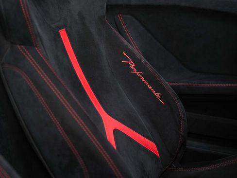 Used 2018 Lamborghini Huracan Performante AWD/4WD image 27
