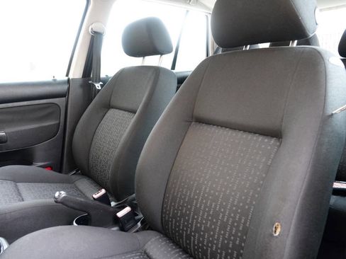 Used 2005 Volkswagen Golf GL image 42