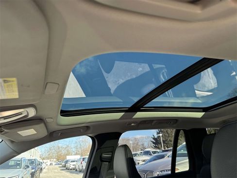 Certified 2024 Volvo XC90 T8 Plus w/ Protection Package Premier image 18