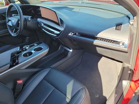 Certified 2024 Cadillac Lyriq Luxury image 27