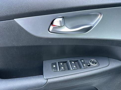 Used 2023 Kia Forte LXS w/ LXS Technology Package image 10