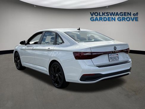 Used 2025 Volkswagen Jetta SE image 5