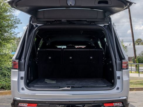 Used 2024 Jeep Wagoneer L Series II w/ Flexible Seating Group image 27