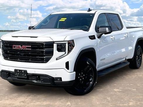 Used 2025 GMC Sierra 1500 Elevation w/ Elevation Premium Package AWD/4WD image 3