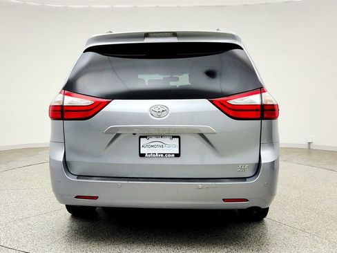 Used 2017 Toyota Sienna XLE Premium AWD/4WD image 6