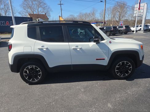 Certified 2023 Jeep Renegade Trailhawk AWD/4WD image 2
