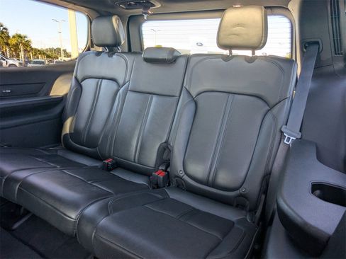 Used 2022 Jeep Wagoneer Series III w/ Premium Group I image 14