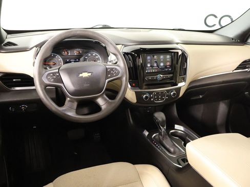 Used 2023 Chevrolet Traverse LS image 2