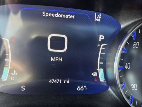 Used 2022 Chrysler Pacifica Limited image 18