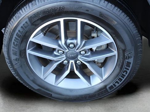 Used 2021 Jeep Grand Cherokee Limited image 28