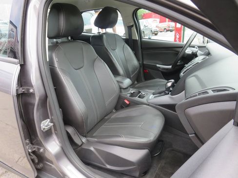 Used 2014 Ford Focus SE w/ Equipment Group 201A FWD image 11