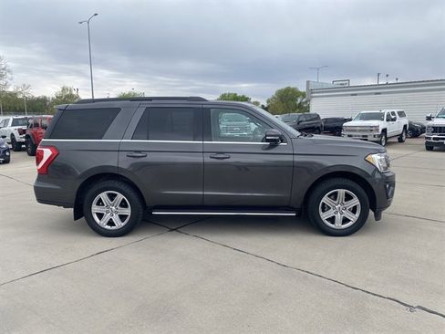Used 2019 Ford Expedition XLT w/ Equipment Group 202A AWD/4WD image 4