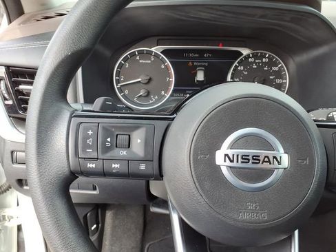 Certified 2021 Nissan Rogue SV image 9