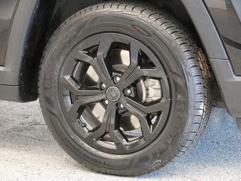 Certified 2025 Jeep Compass Latitude image 52